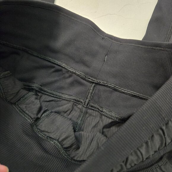 Lululemon Women's Size 2 Dance Studio Mid-Rise 25" Crop Black Mid-Rise - Picture 4 of 9